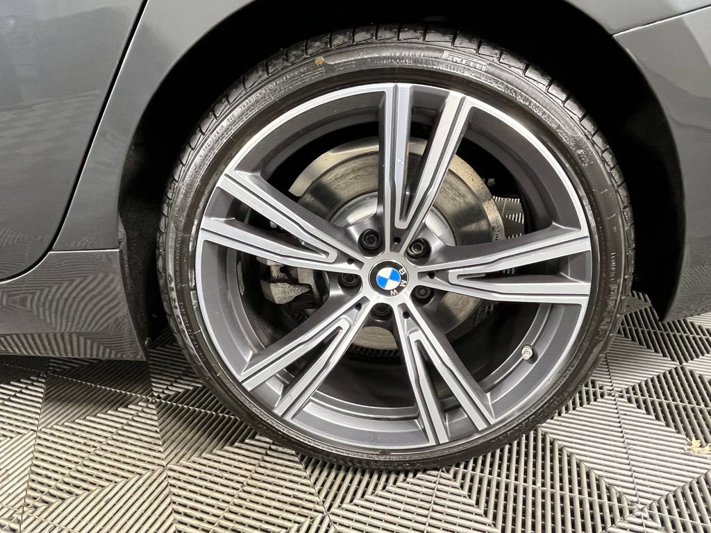 Certified 2022 BMW 330i xDrive Sedan w/ Driving Assistance Package image 13