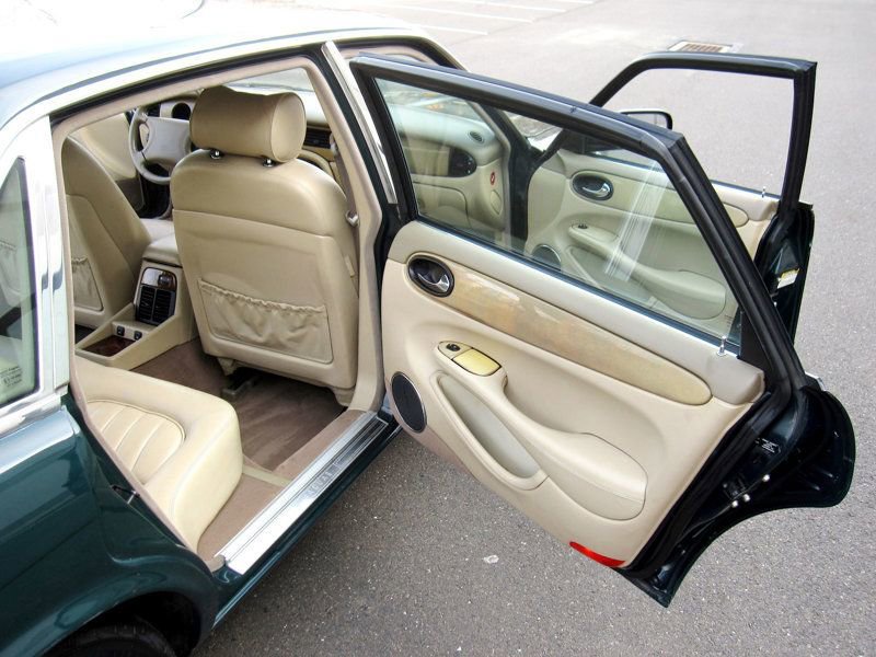Used 2000 Jaguar XJ8 RWD image 25