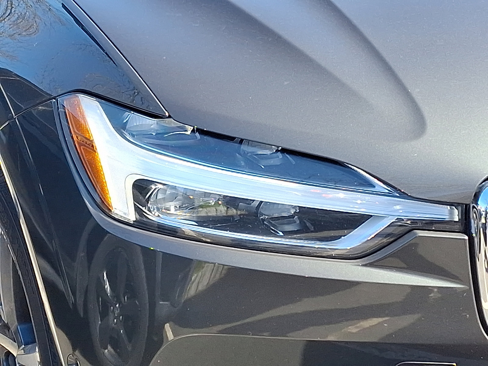 Used 2018 Volvo XC60 T5 Momentum w/ Vision Package image 7