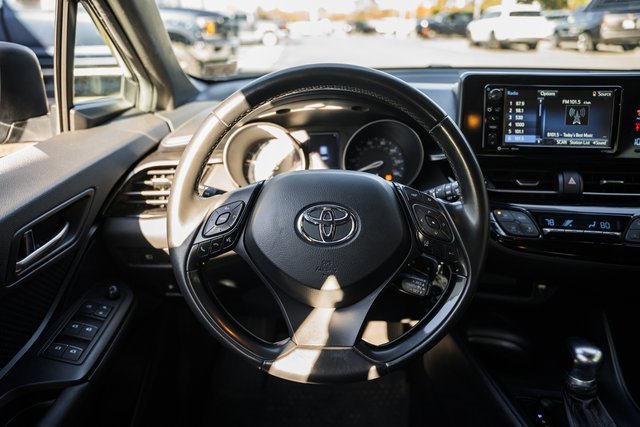 Used 2018 Toyota C-HR XLE image 26
