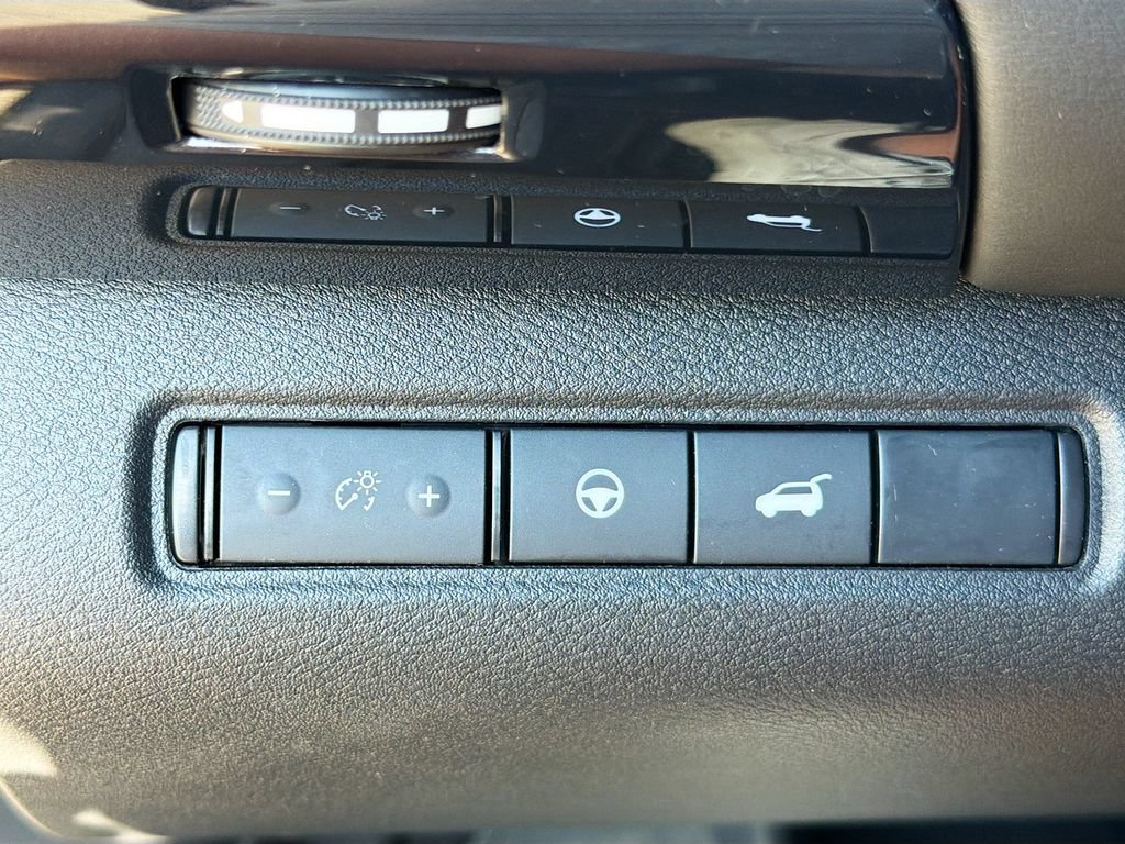 Used 2025 Nissan Pathfinder SV AWD/4WD image 23