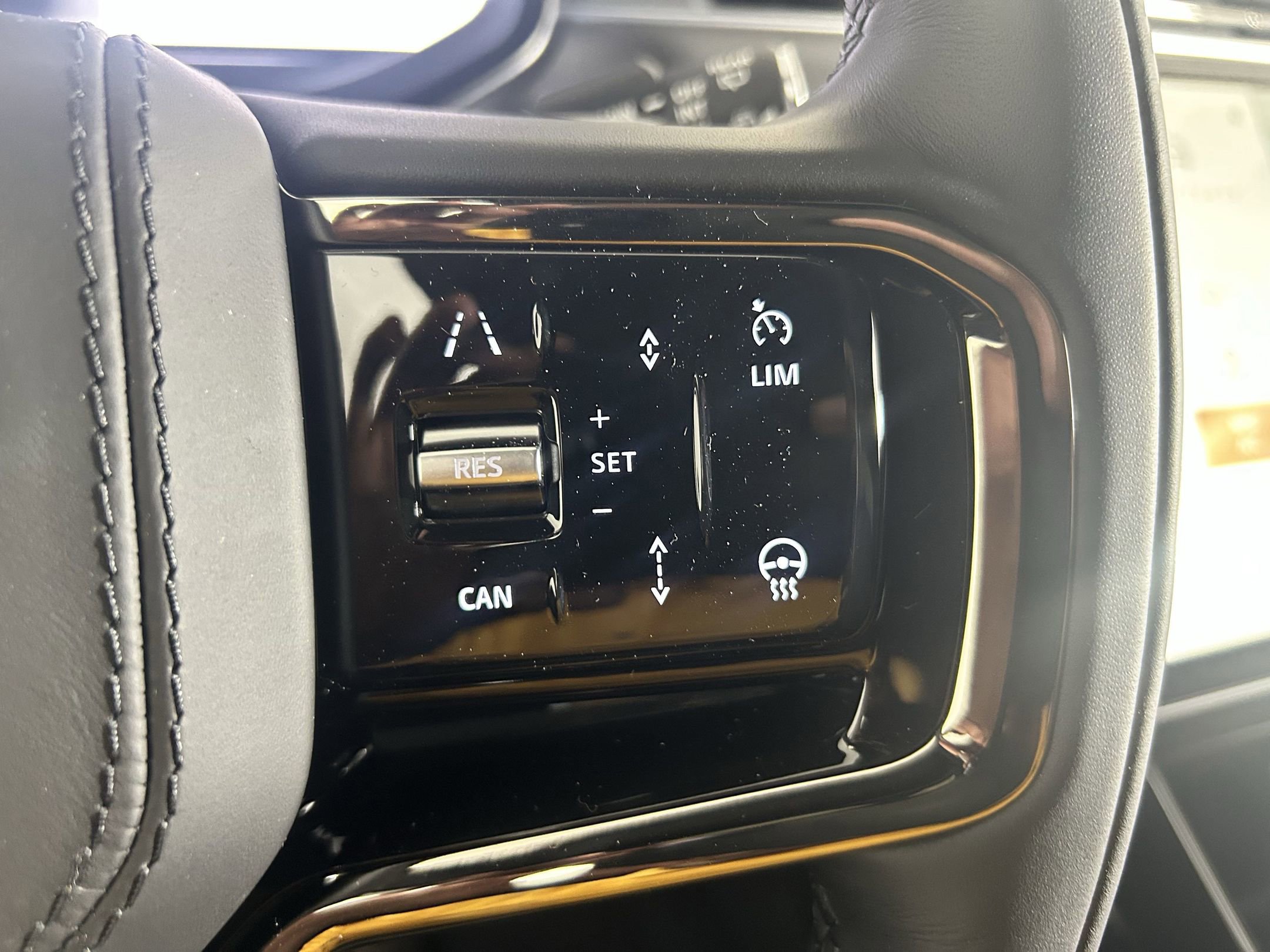 New 2025 Land Rover Range Rover Sport Dynamic SE image 15