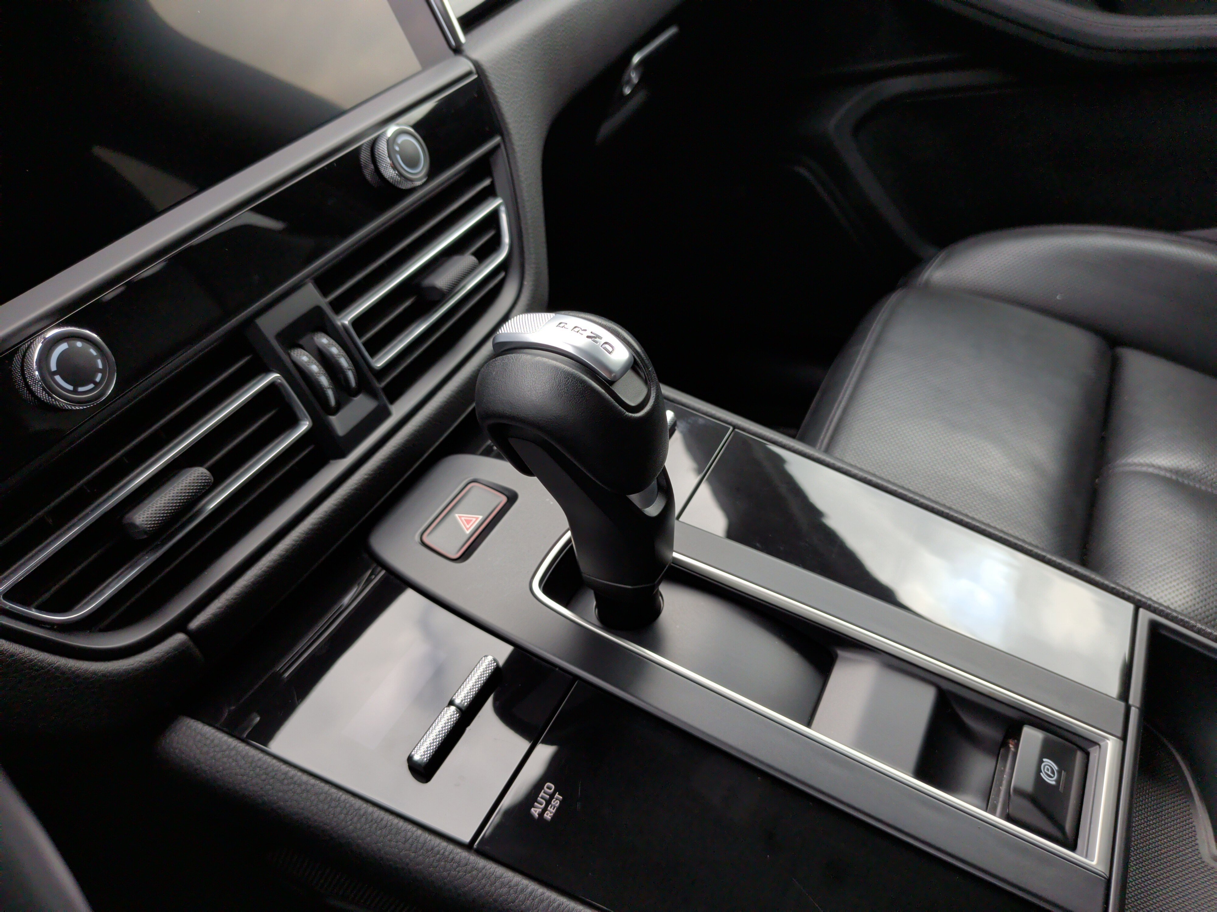 Used 2024 Porsche Macan image 19