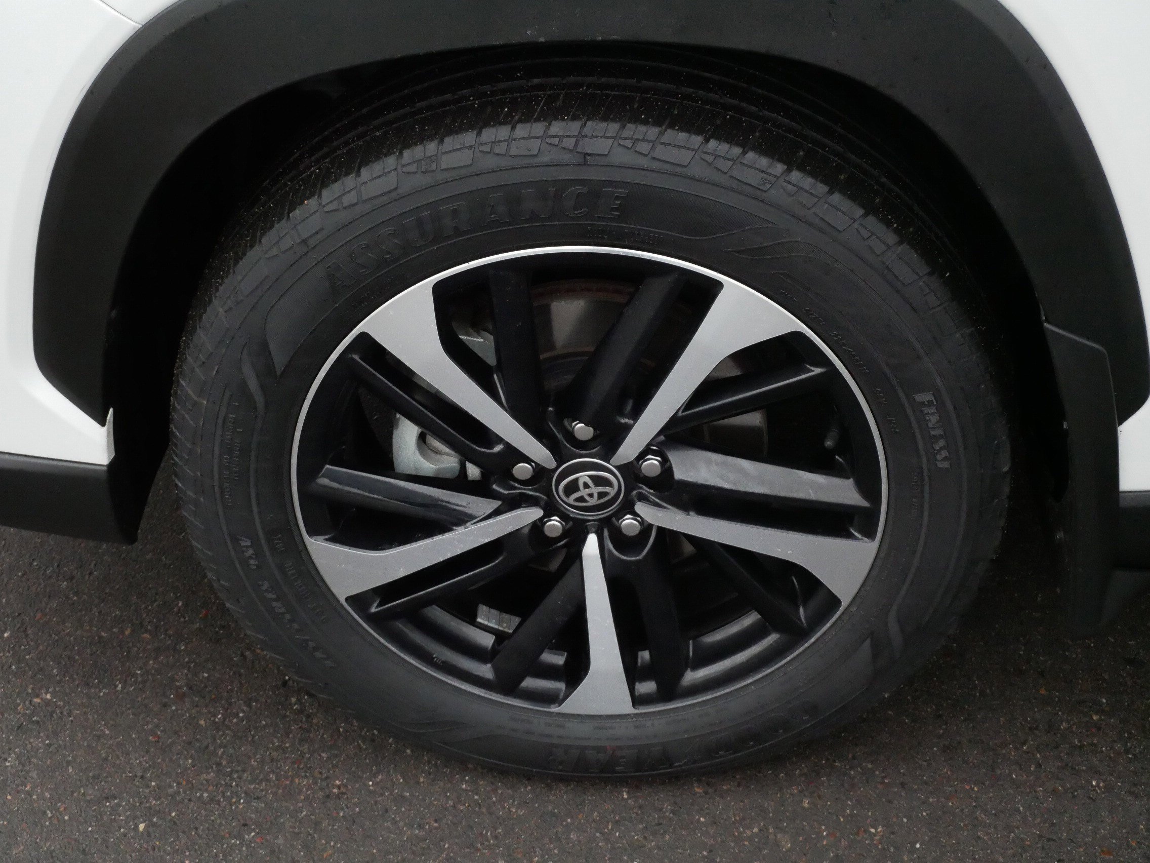 Used 2024 Toyota Corolla Cross XSE w/ Convenience Package image 15