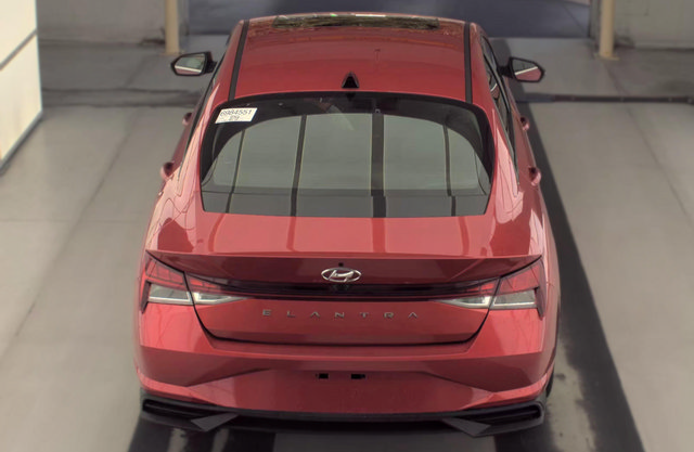 Used 2021 Hyundai Elantra SEL w/ Convenience + Premium Package FWD image 5