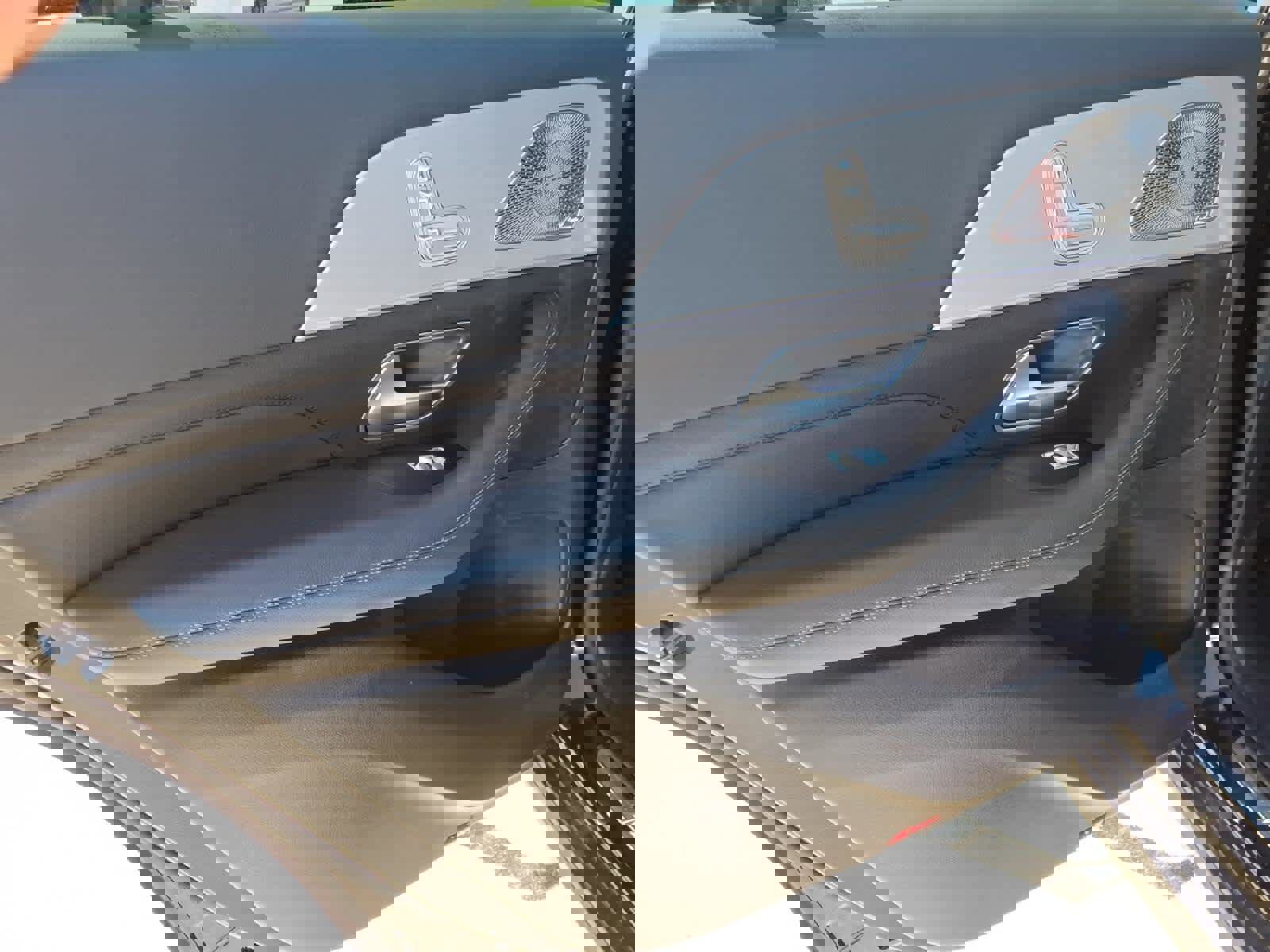 Used 2025 Mercedes-Benz GLS 450 4MATIC image 12