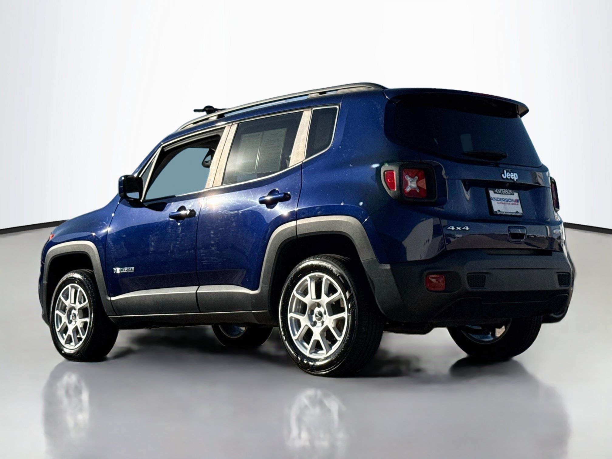 Used 2020 Jeep Renegade Latitude w/ Cold Weather Group AWD/4WD image 5