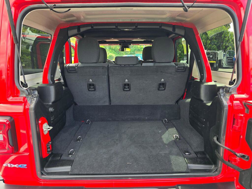 Used 2024 Jeep Wrangler Unlimited Sahara image 18