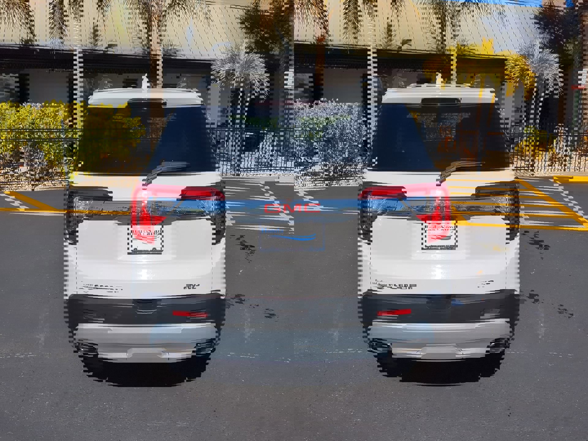 Used 2023 GMC Acadia SLT image 7