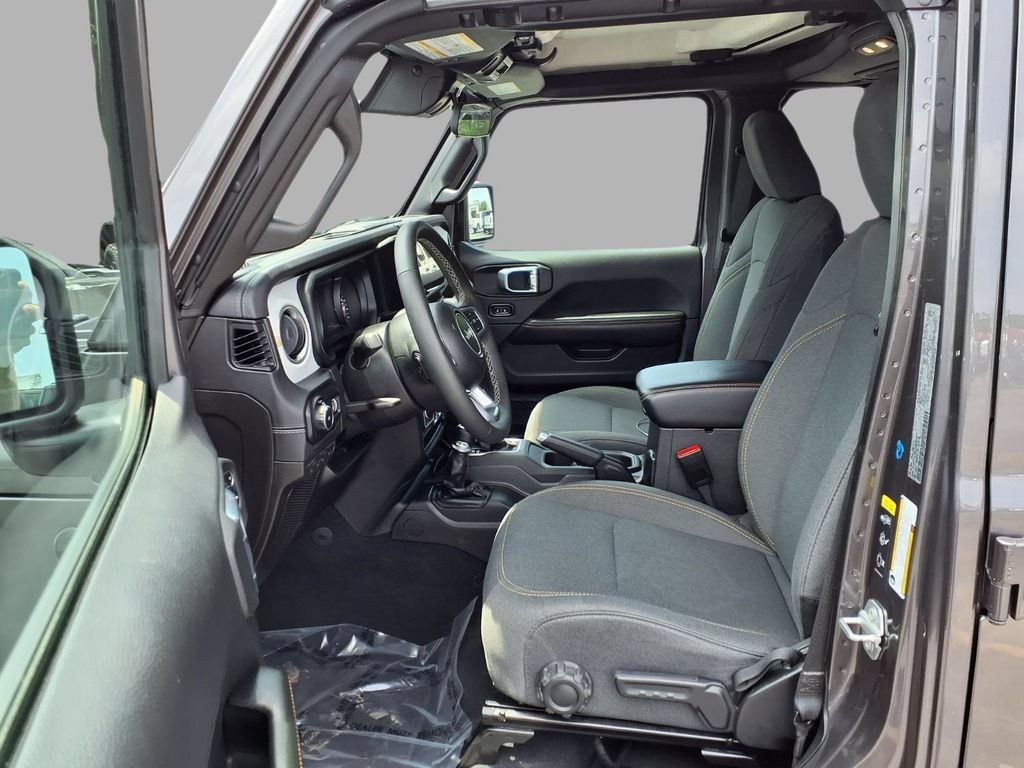 Used 2025 Jeep Wrangler Unlimited Sahara AWD/4WD image 22