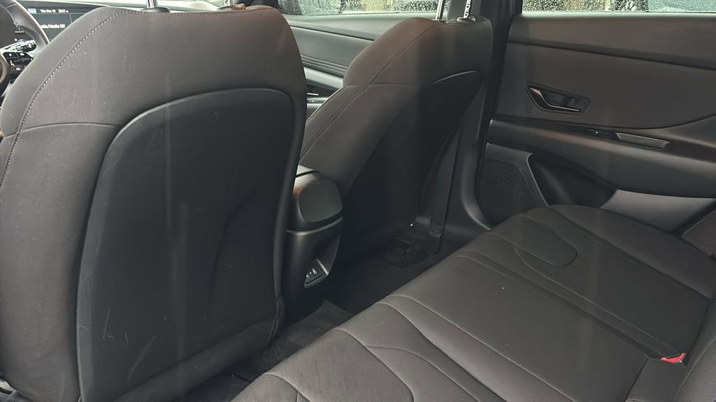 Used 2025 Hyundai Elantra Sport image 31