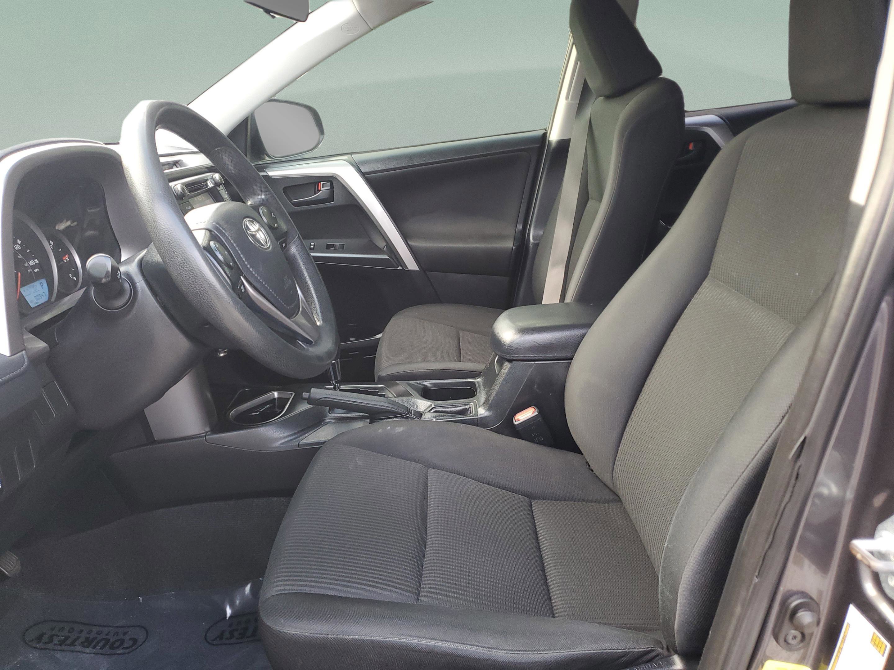 Used 2016 Toyota RAV4 LE image 16