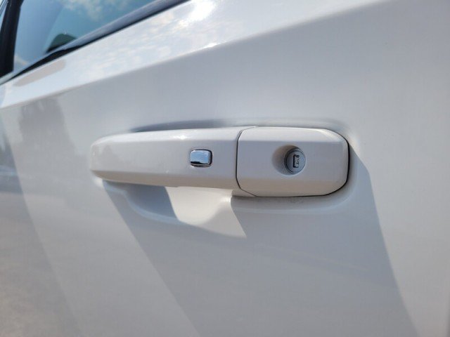 Used 2025 GMC Yukon AT4 w/ AT4 Premium Package AWD/4WD image 10