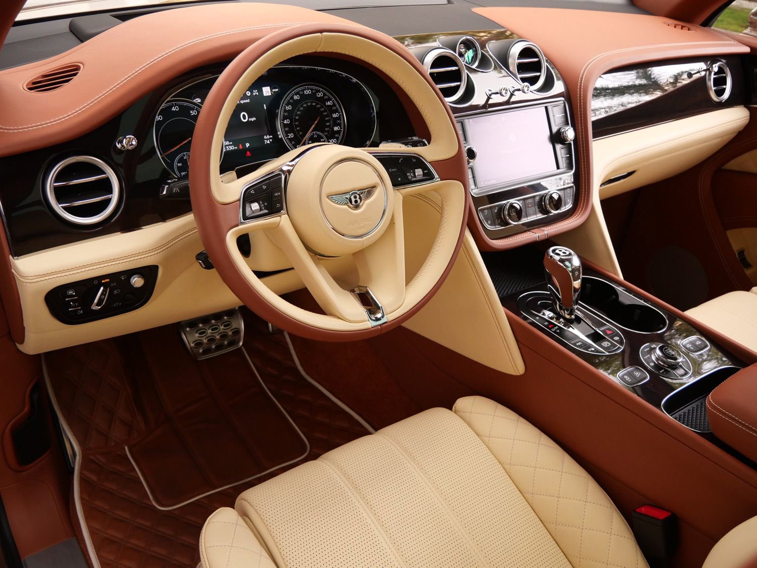 Used 2017 Bentley Bentayga image 12