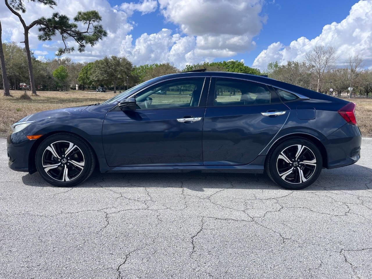 Used 2016 Honda Civic Touring image 4