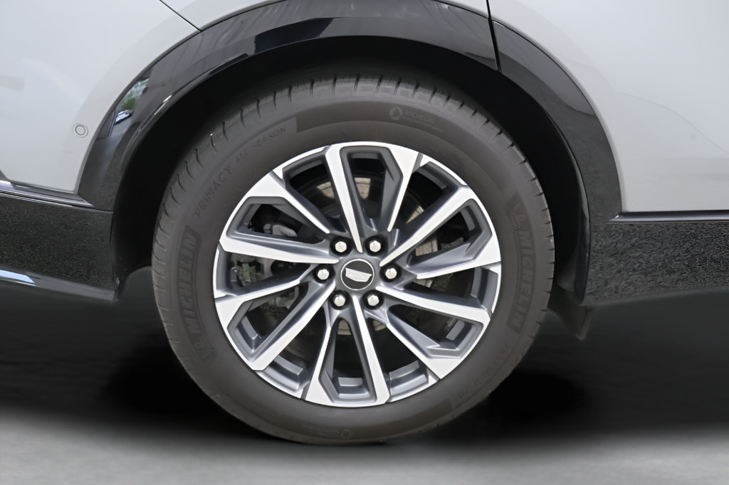 Used 2024 Cadillac Lyriq Sport AWD/4WD image 34