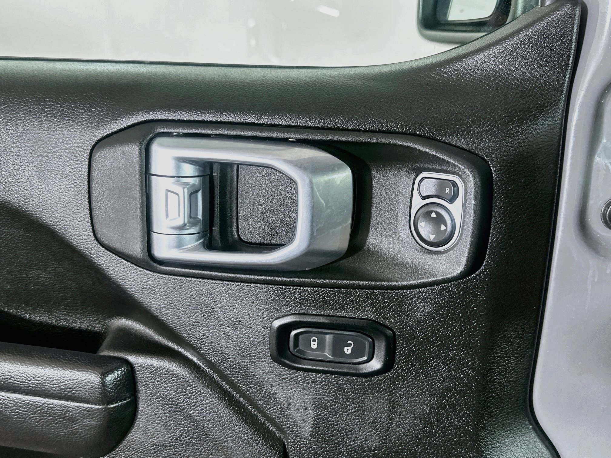 Used 2023 Jeep Wrangler Unlimited w/ Convenience Group AWD/4WD image 15