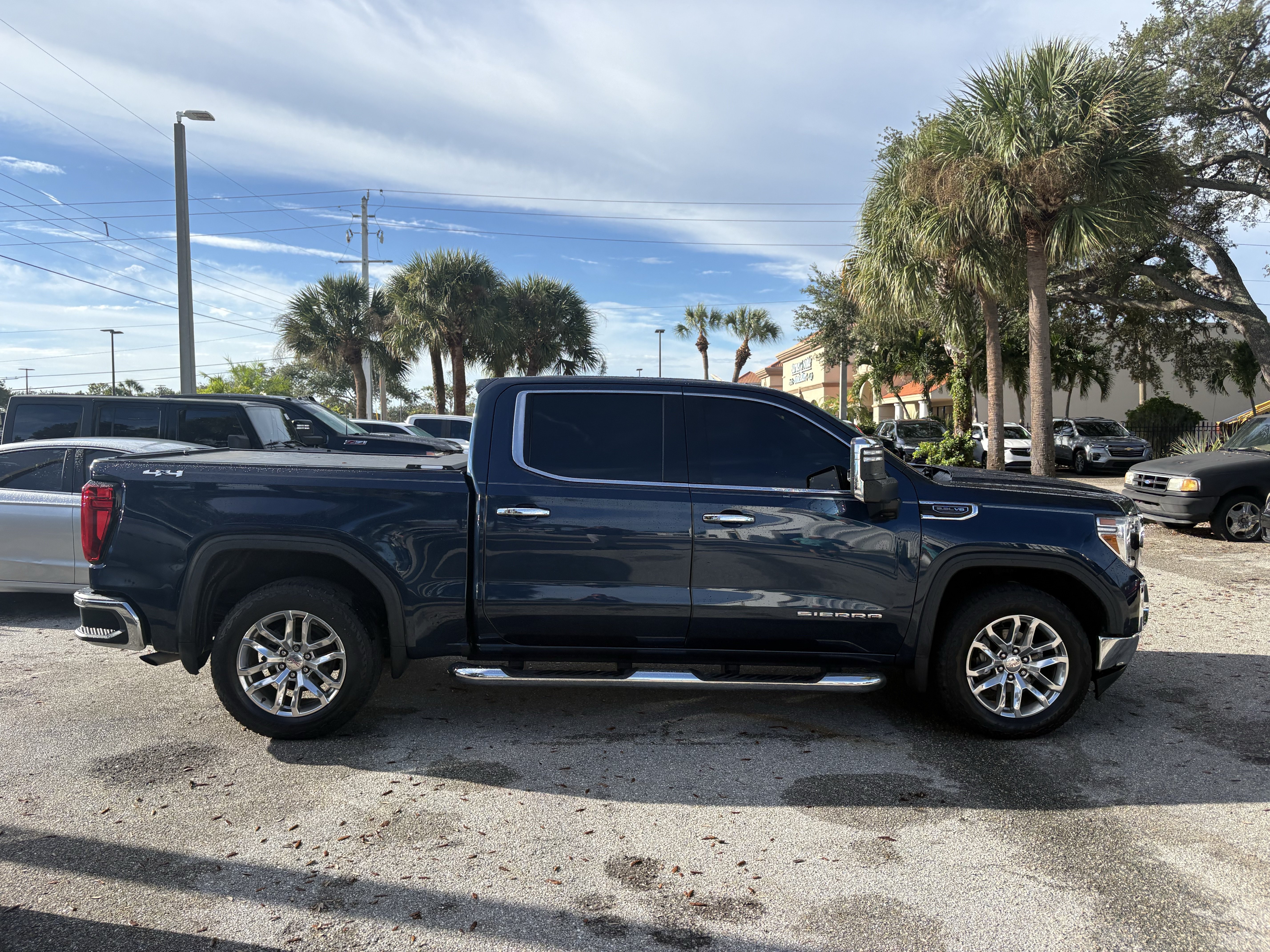 Used 2021 GMC Sierra 1500 SLT w/ Technology Package AWD/4WD image 8