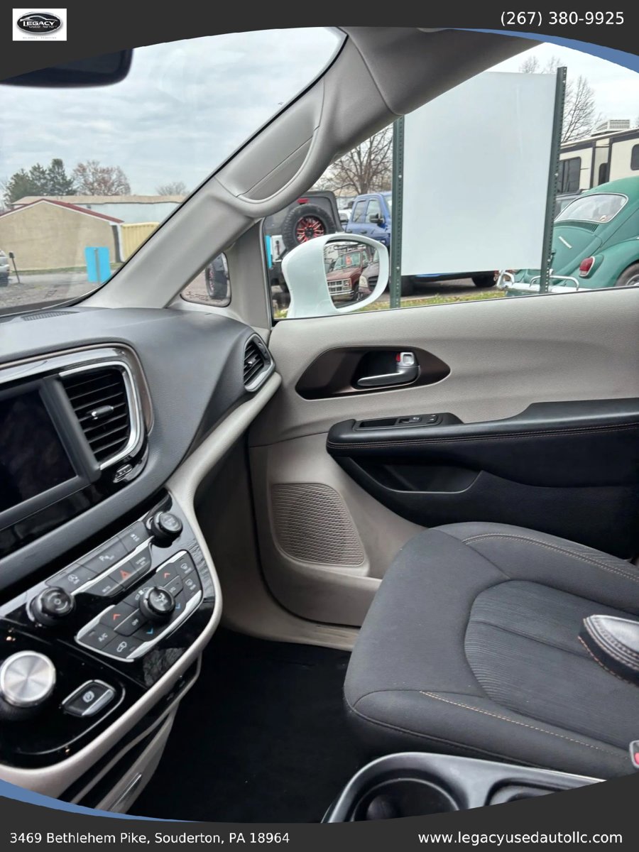 Used 2018 Chrysler Pacifica Touring Plus w/ Tire & Wheel Group image 43