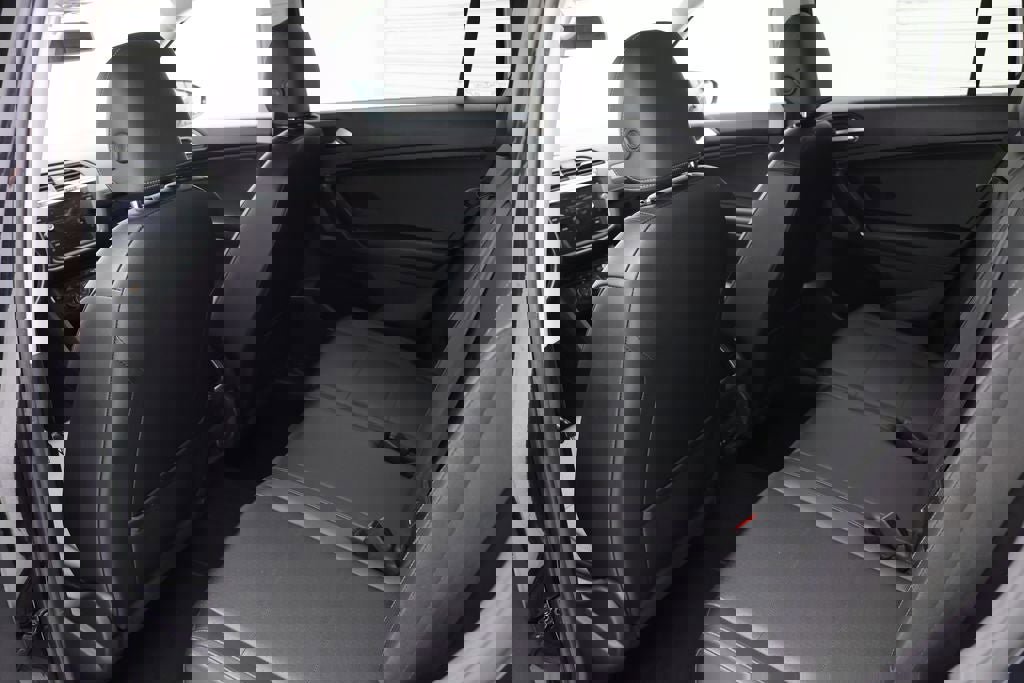 Used 2018 Volkswagen Tiguan SEL image 12