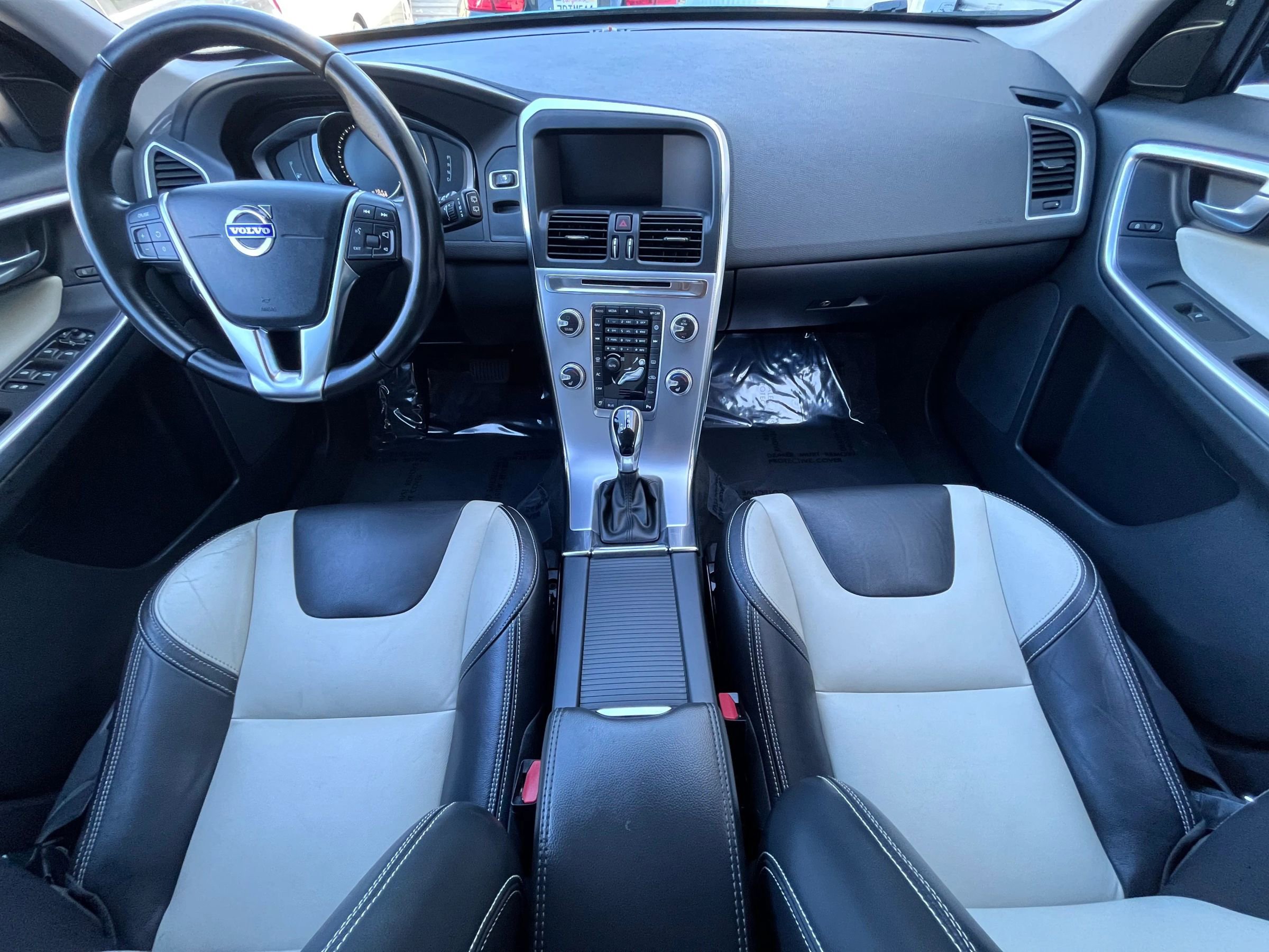 Used 2017 Volvo XC60 T5 Dynamic w/ Preferred Option Package FWD image 17