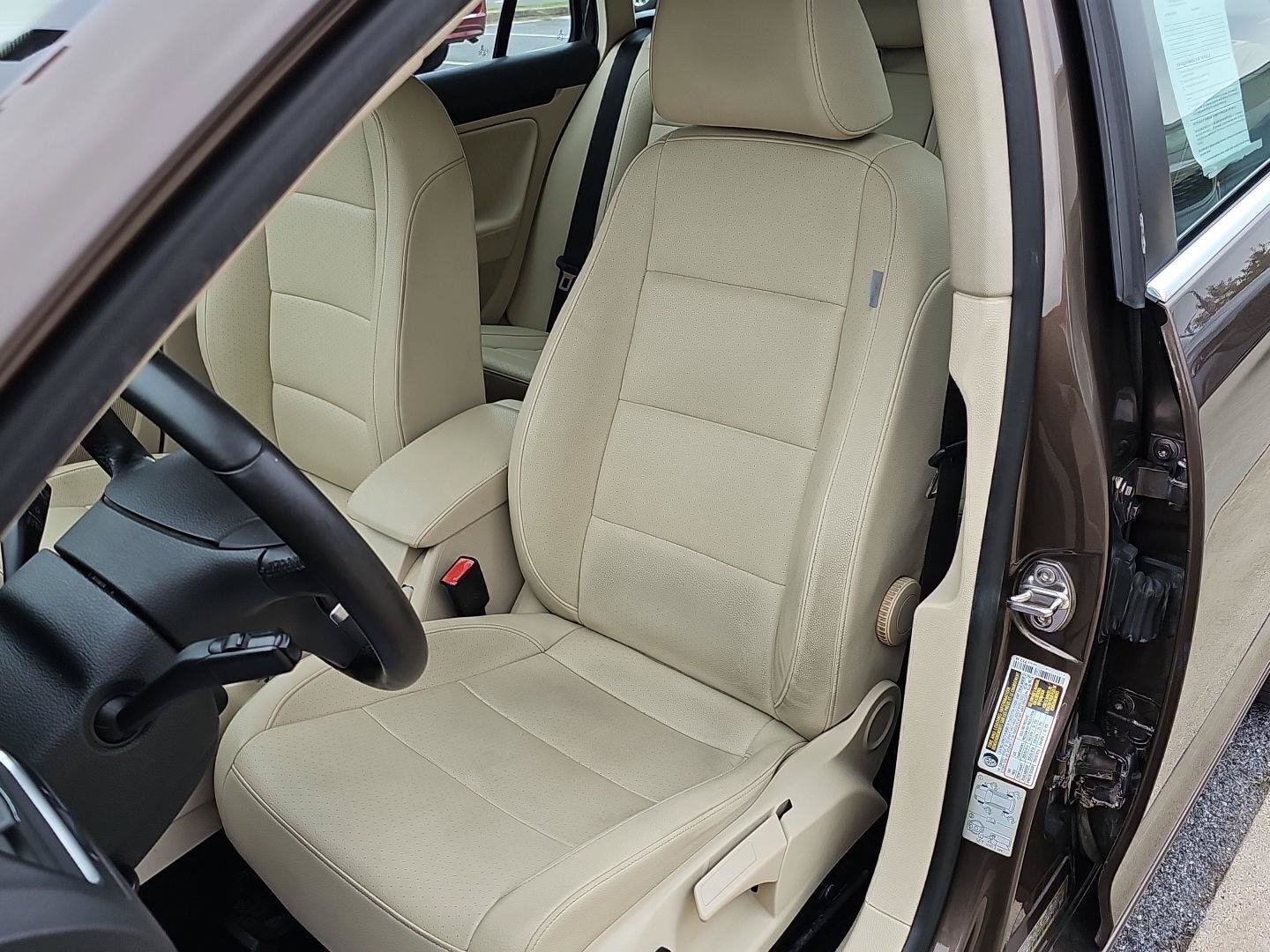 Used 2011 Volkswagen Jetta TDI FWD image 18
