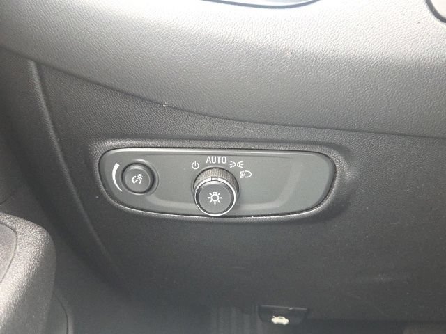 Used 2018 Chevrolet Equinox LS FWD image 25