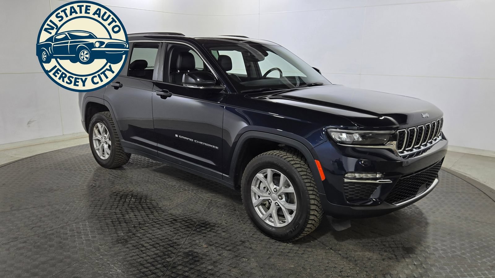 Used 2024 Jeep Grand Cherokee Limited AWD/4WD image 9