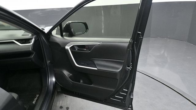 Used 2021 Toyota RAV4 LE AWD/4WD image 14