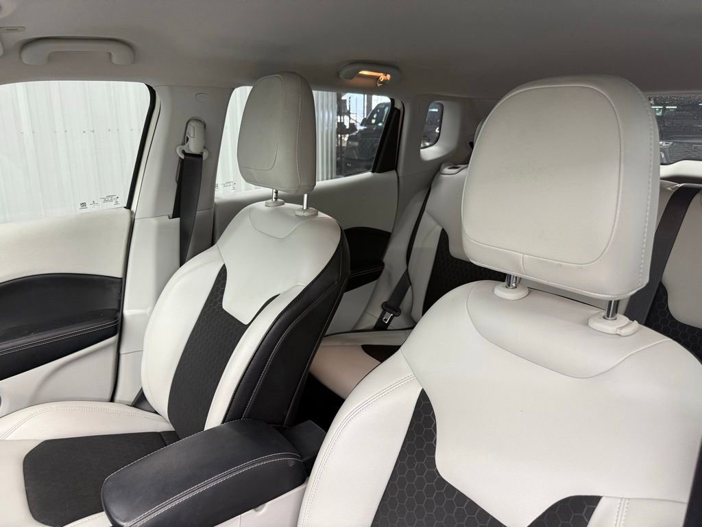 Used 2018 Jeep Compass Latitude w/ Popular Equipment Group FWD image 15