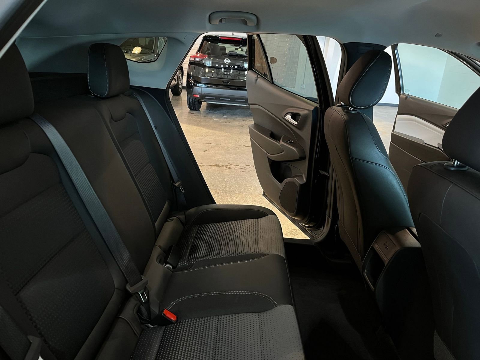 Used 2025 Chevrolet Trax LT w/ LT Convenience Package image 36