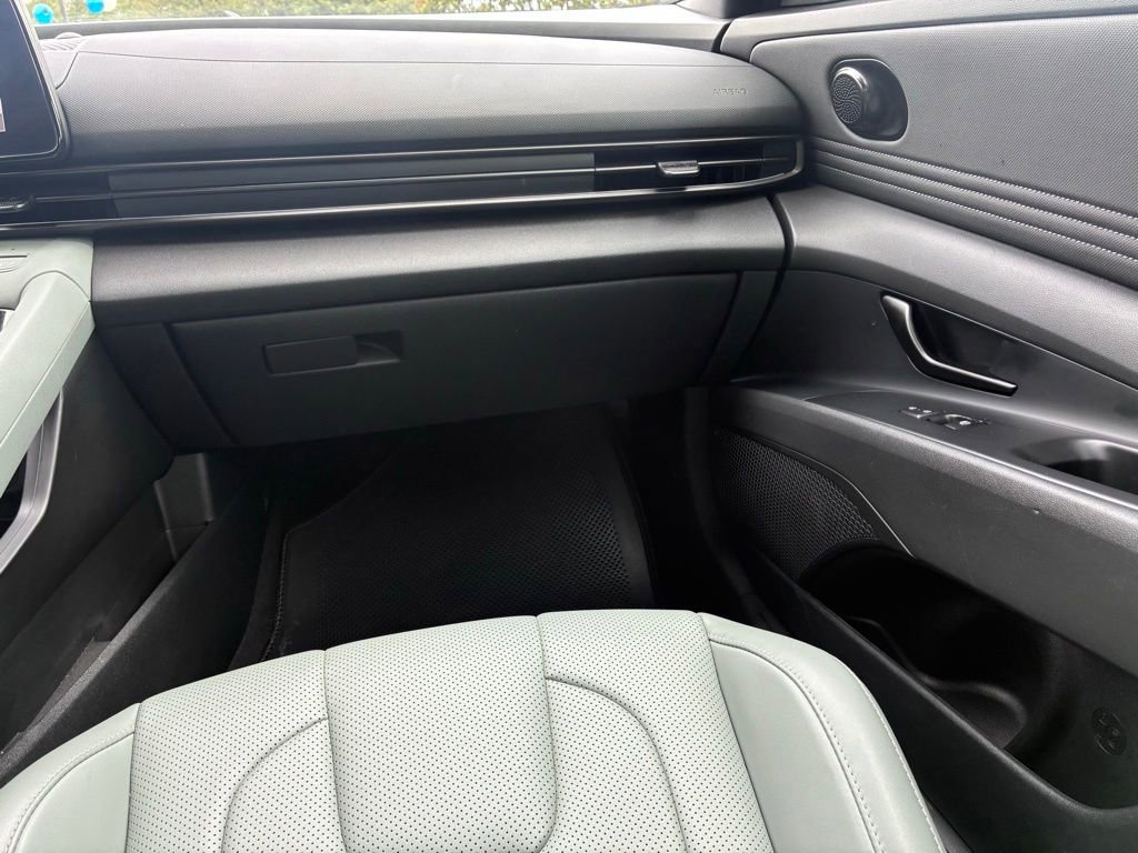Used 2025 Hyundai Elantra Limited FWD image 36