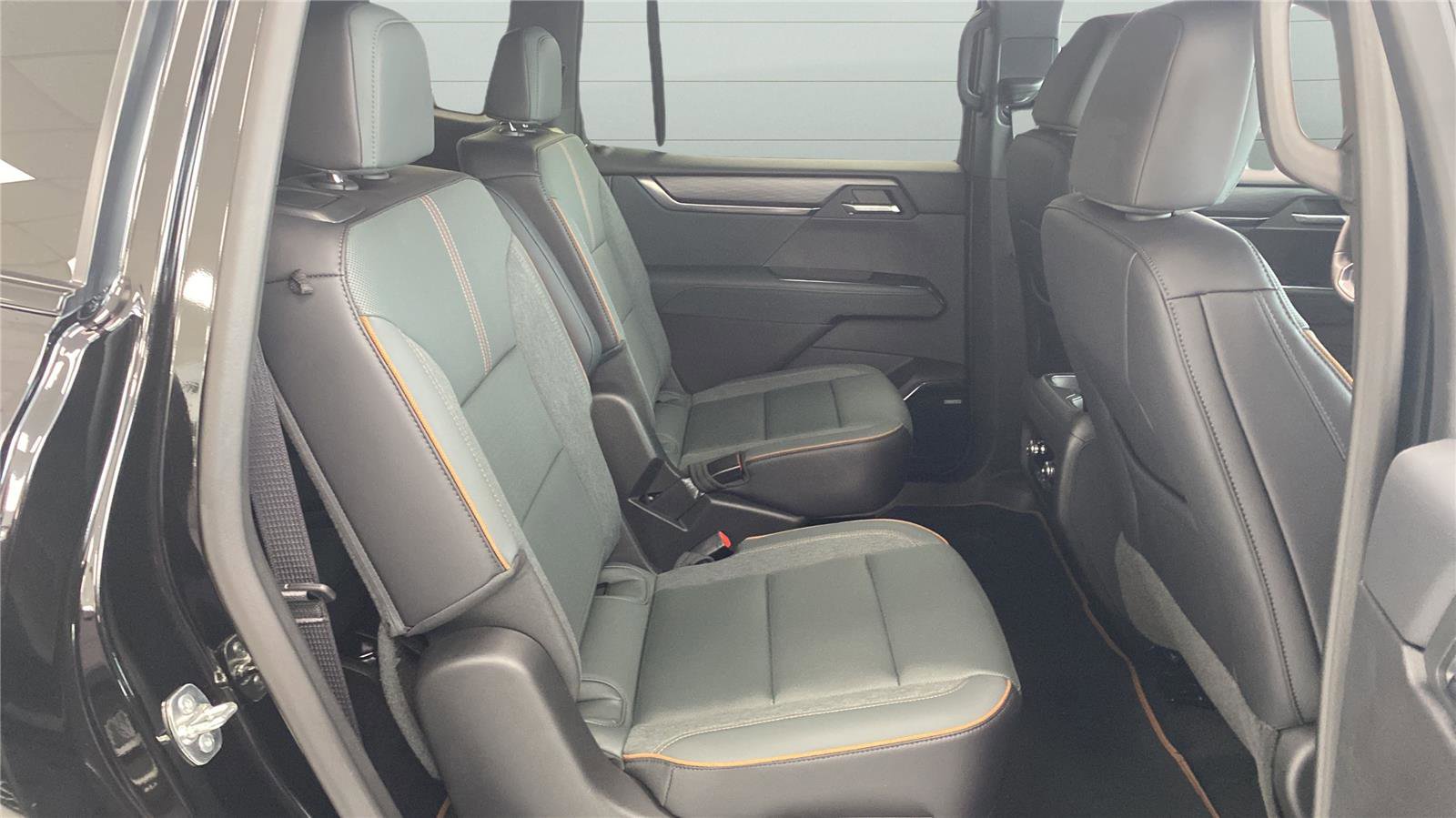 New 2025 GMC Acadia AT4 image 21