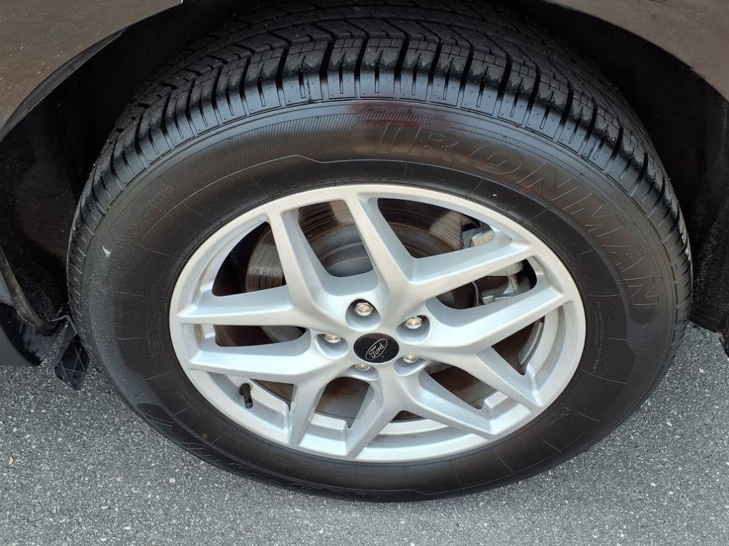 Used 2023 Ford Edge SEL image 9