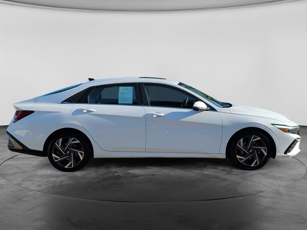 Used 2024 Hyundai Elantra Limited FWD image 8