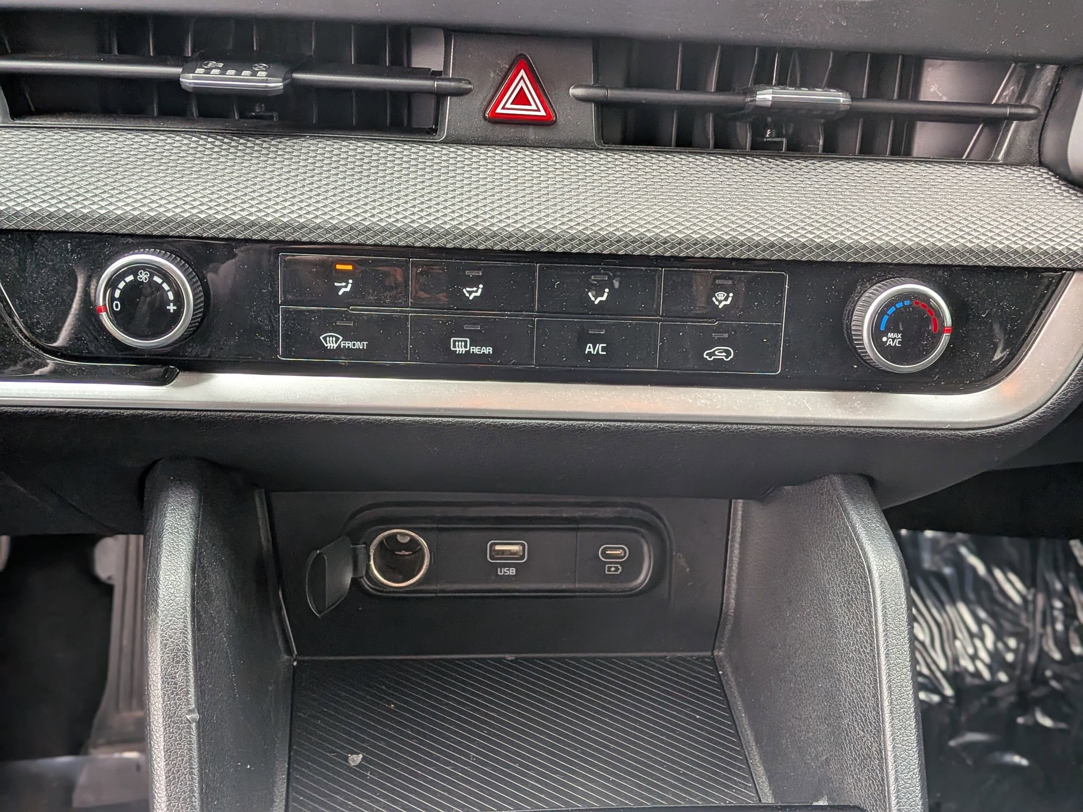 Used 2024 Kia Sportage LX FWD image 29