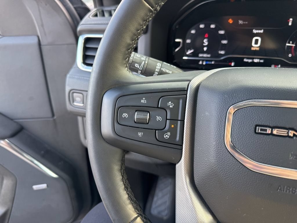 Used 2023 GMC Yukon XL Denali AWD/4WD image 31