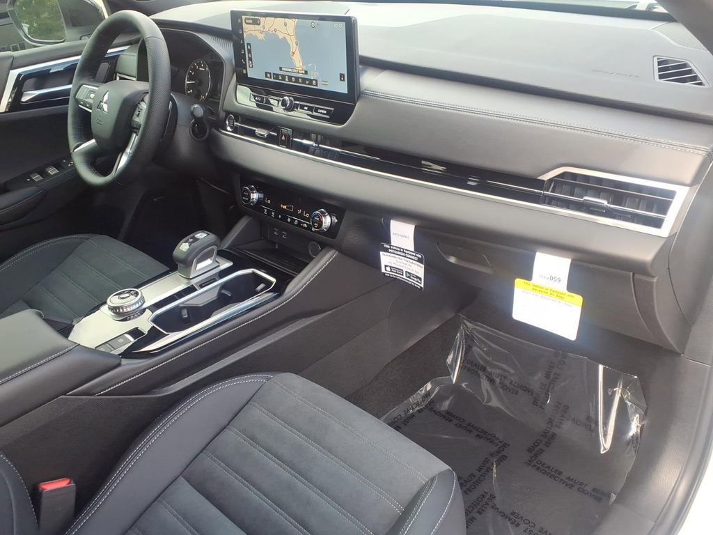Used 2026 Mitsubishi Outlander LE FWD image 7