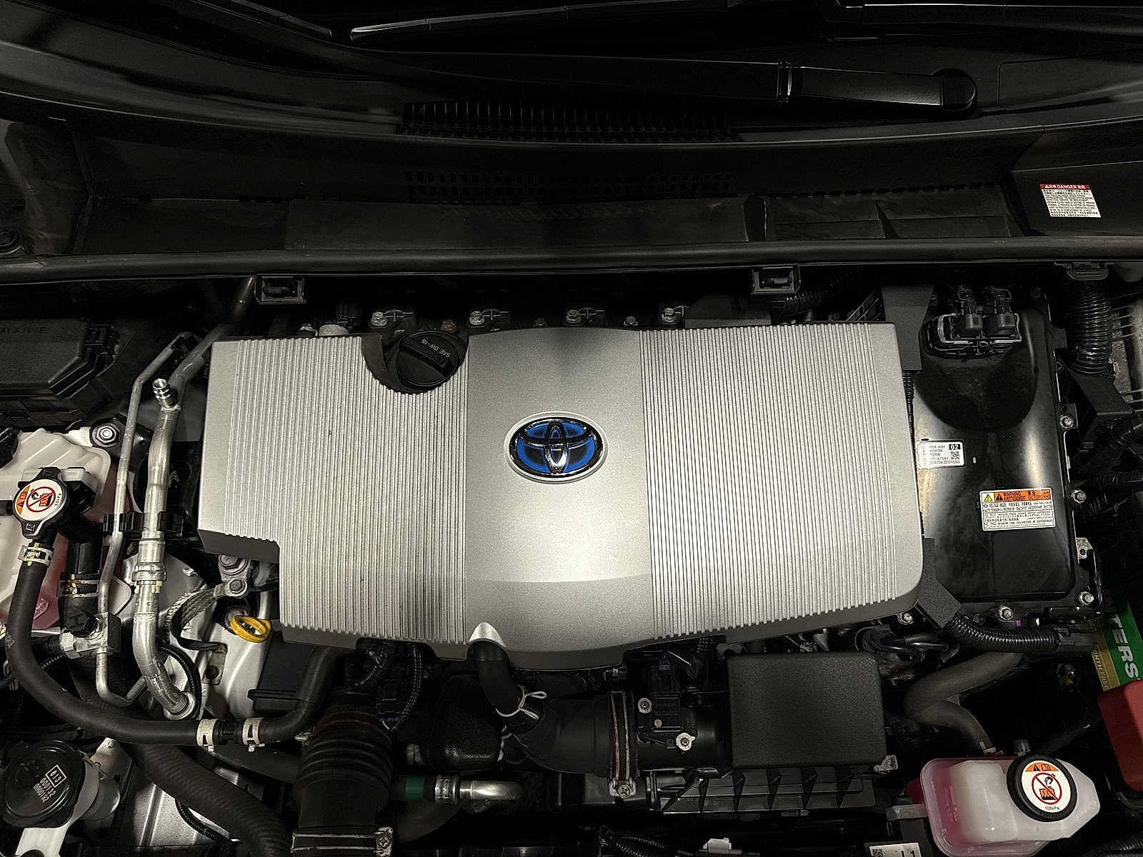 Used 2022 Toyota Prius LE AWD/4WD image 12