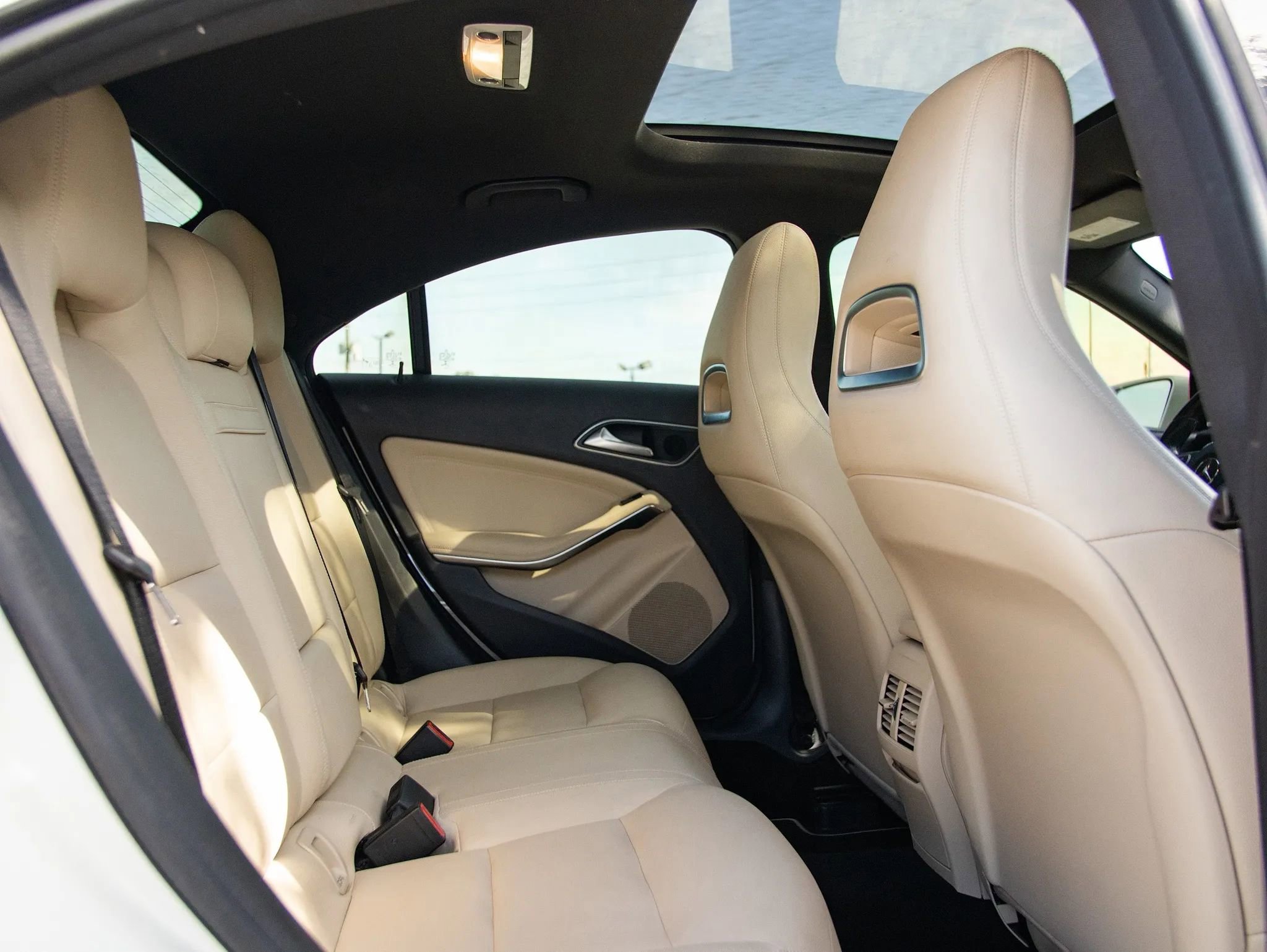 Used 2015 Mercedes-Benz CLA 250 image 28