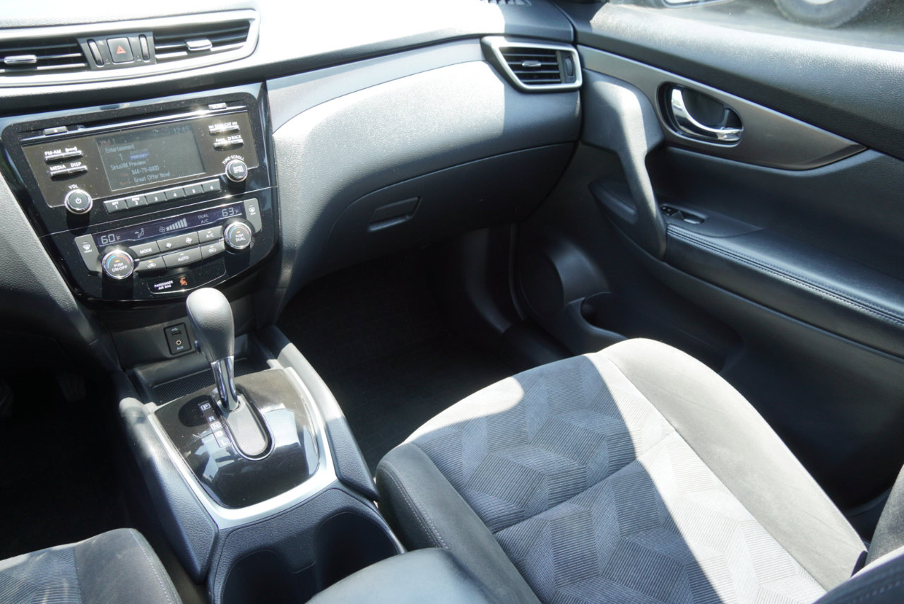 Used 2015 Nissan Rogue SV image 14