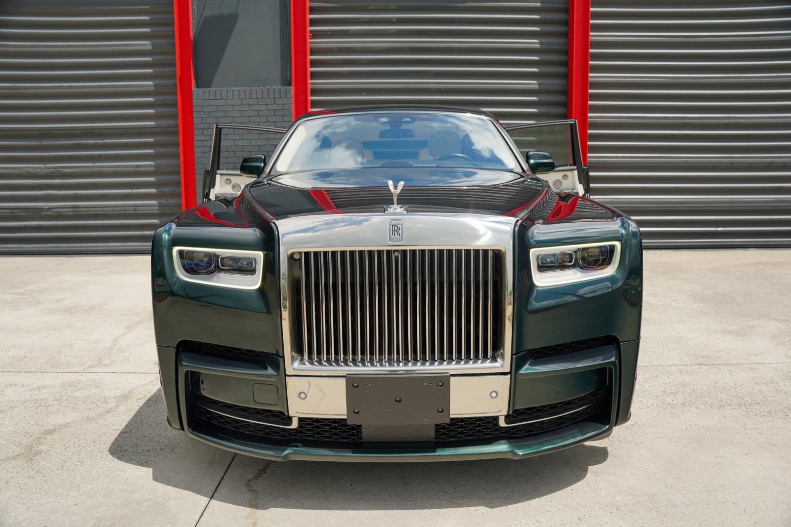 Used 2022 Rolls-Royce Phantom Sedan RWD image 2