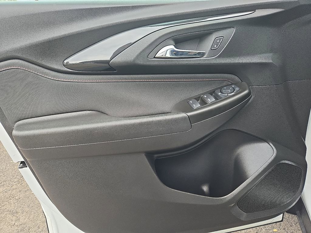 Used 2023 Chevrolet TrailBlazer RS w/ Convenience Package image 17