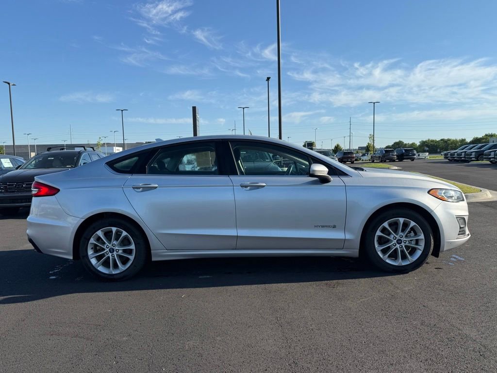 Used 2019 Ford Fusion SE FWD image 4