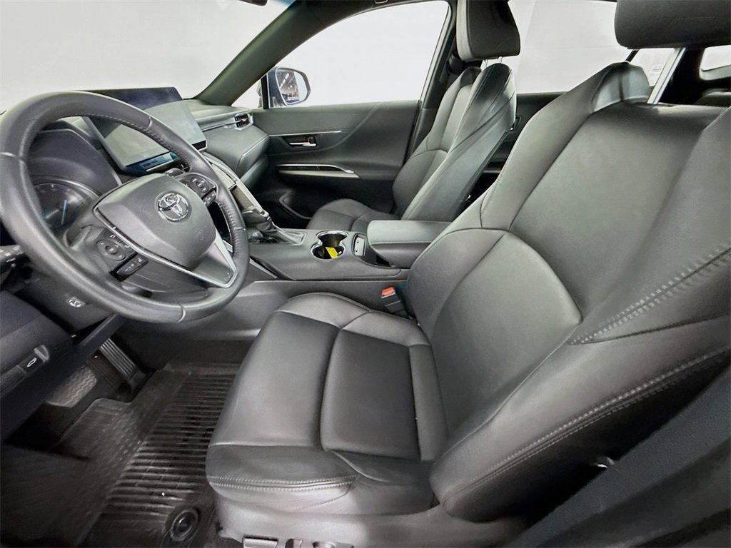Used 2023 Toyota Venza Nightshade image 5