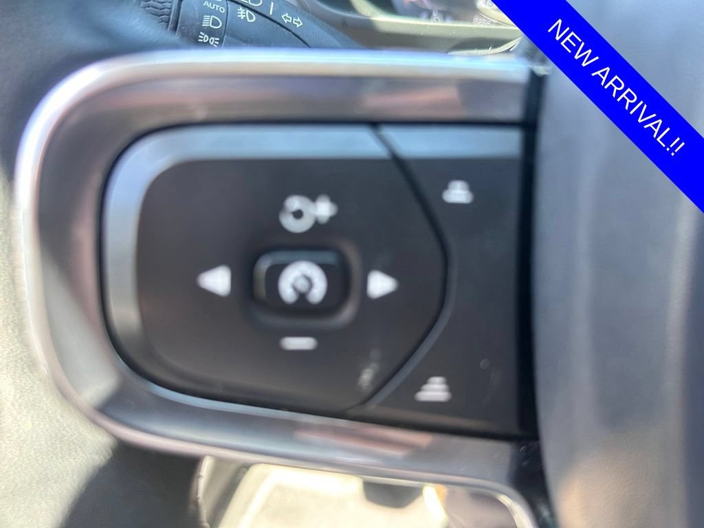 Used 2020 Volvo XC40 T5 Momentum w/ Protection Package Premier AWD/4WD image 16