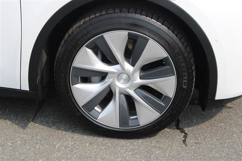 Used 2022 Tesla Model Y Long Range image 10