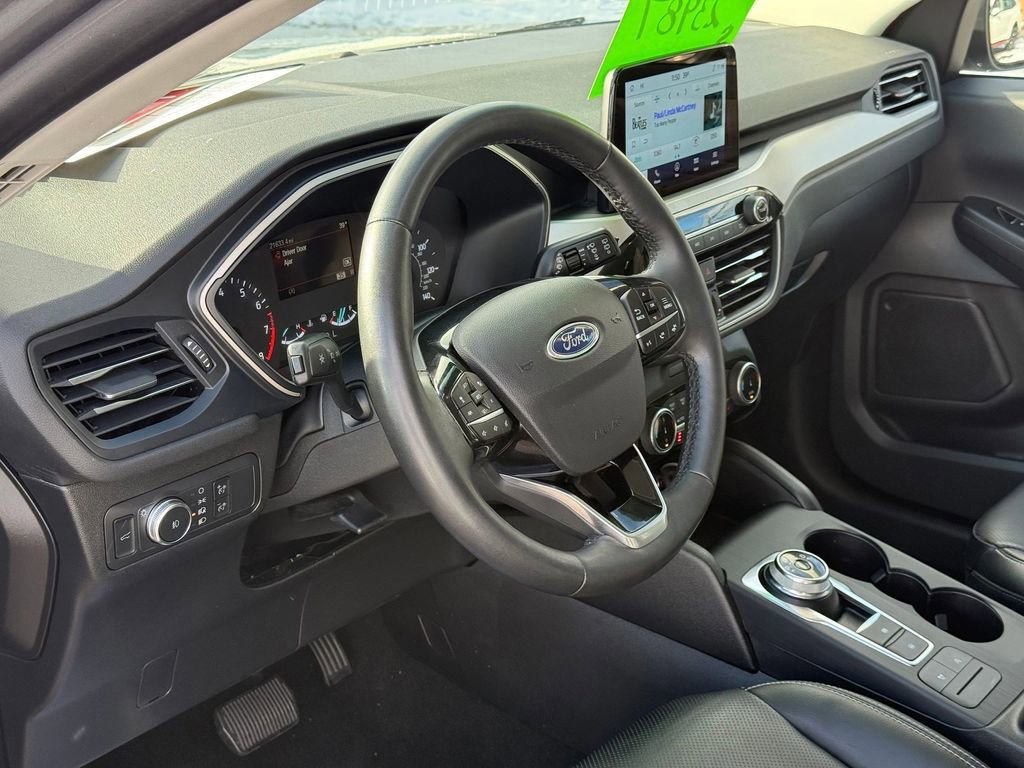 Used 2022 Ford Escape SEL image 11