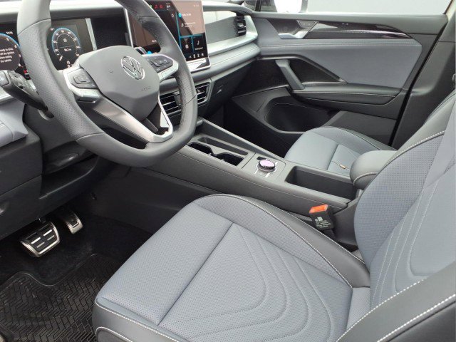 New 2026 Volkswagen Tiguan SE R-Line image 15