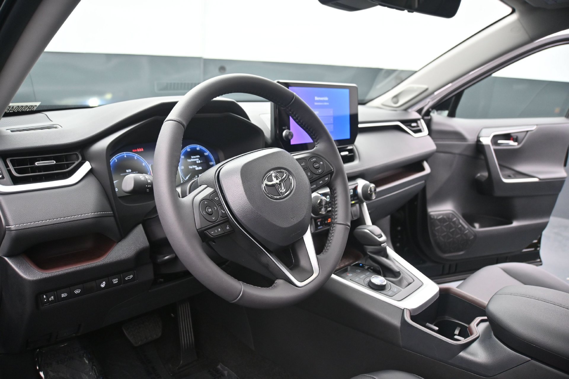 Used 2025 Toyota RAV4 Limited w/ Weather Package AWD/4WD image 27